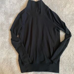 Lululemon size 6 Black pullover